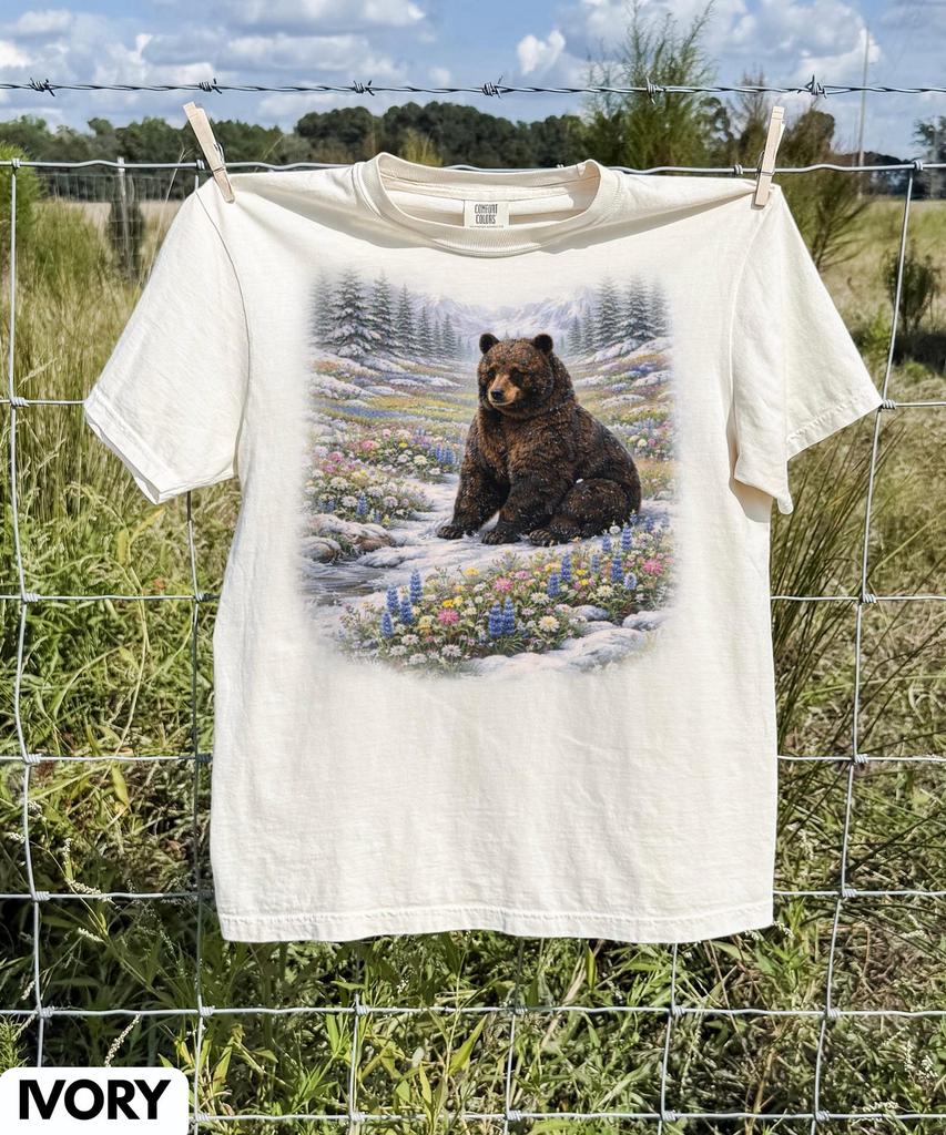 Woodland Bear Graphic T-Shirt,Bear Lovers Nature Wildlife Shirt,Retro Wildlife Nature Tee,Rustic Nature Adventure Shirt,Bear Lovers