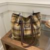 Повседневная нишевая шерстяная клетчатая сумка женская 2025 новая осенне-зимняя универсальная сумка-мессенджер модная плечевая сумка-тоут