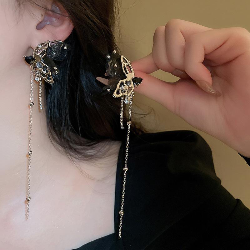 Silver Needle Feather Fringed Earrings Long Light Luxury Atmospheric Stud Earrings Personalized Design Earrings