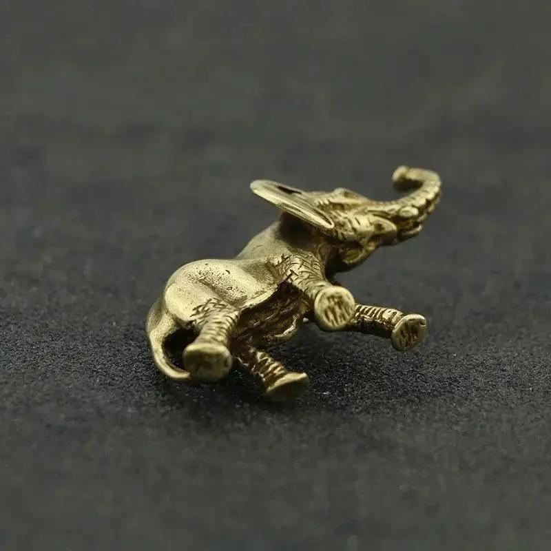 Антикварные мини-фигурки слонов Домашнее украшение Офис Чайный питомец Настольные животные Украшения Бронзовая резьба Ручки Латунные миниатюры
