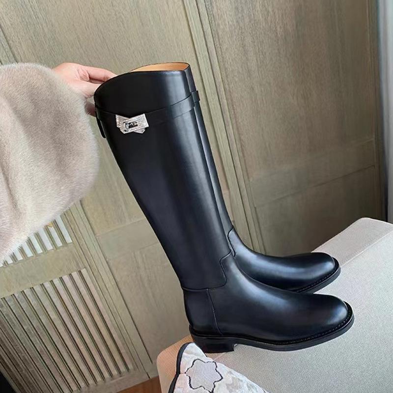 Ботинки на толстой подошве женские осенне-зимние новые модели но ботфорты пряжка с дрелью маленькие тонкие рыцарские ботинки