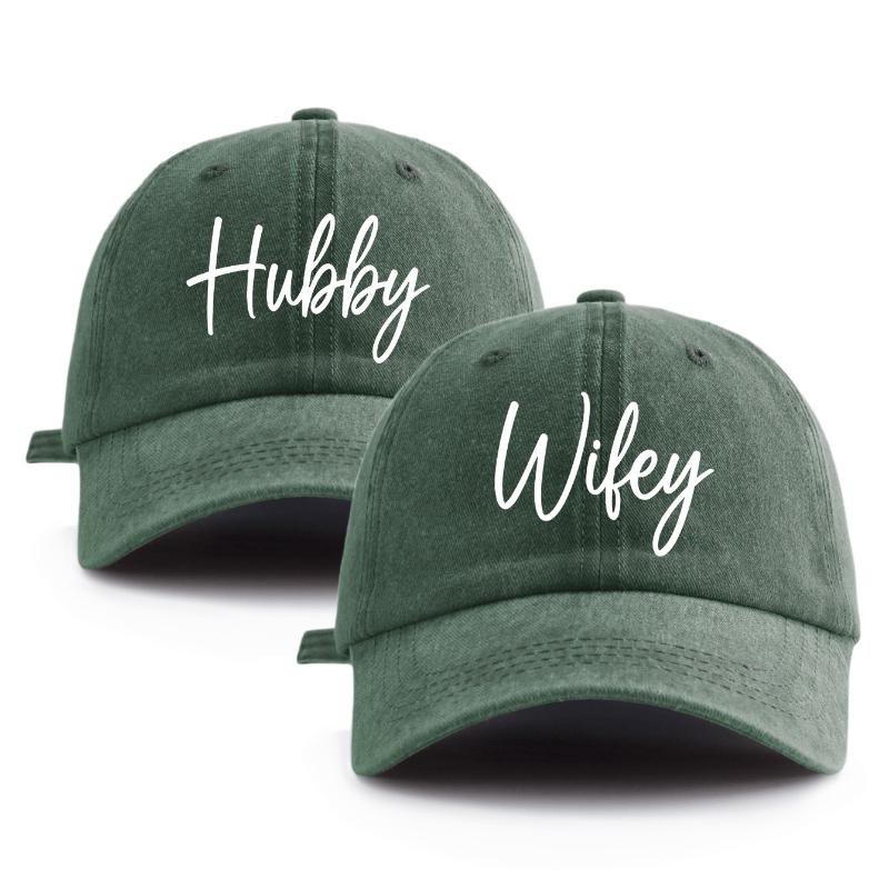 2 шт. Бейсболка с принтом 'HUBBY WIFEY', Классическая Повседневная Стильная Ретро Регулируемая Легкая Защита от Солнца для Активного Отдыха