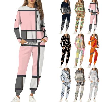 Комплекты для женщин из 2 предметов: футболки с круглым вырезом и длинным рукавом, принтованные спортивные брюки с карманами