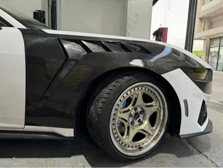 2024+ Ford Mustang GTD Style Carbon Fiber Side Skirt Fender Mudguard