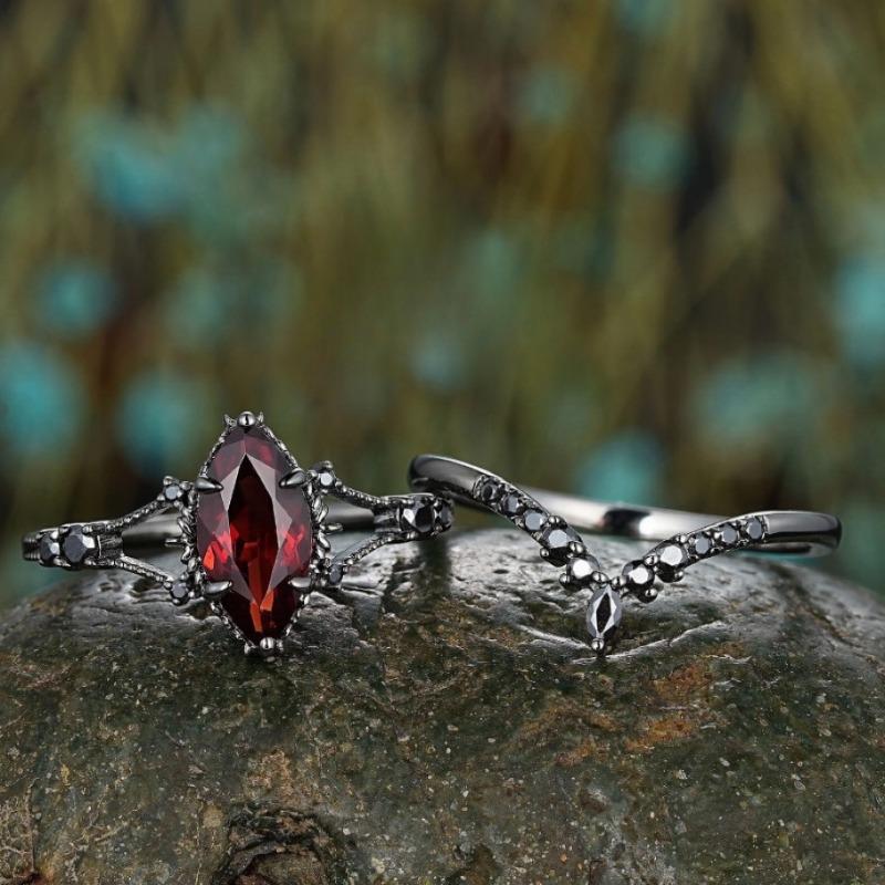 New dark ring, red zircon ring, lava retro horse eye gun, black pair of rings for women
