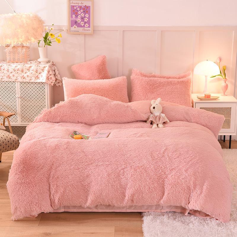 "Mink Velvet Plush Winter Bed Set: Four-Piece Solid Color Quilt Cover"