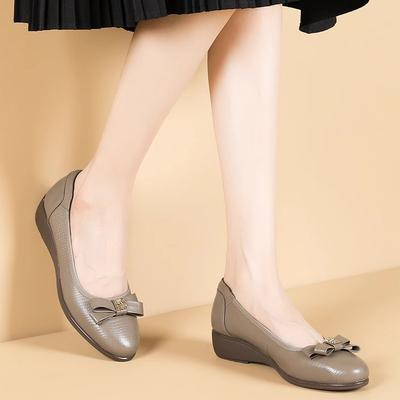 Туфли на танкетке из маленькой кожи 2025 новая женская обувь большой размер круглый носок повседневные туфли бабушки неглубокий вырез слипоны одинарные туфли женские