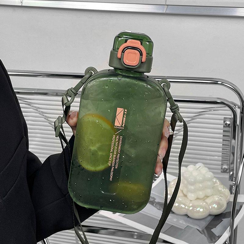 Плоская квадратная прозрачная бутылка для воды, портативная дорожная столовая с регулируемым ремешком, элегантная тонкая бутылка для спорта, кемпинга