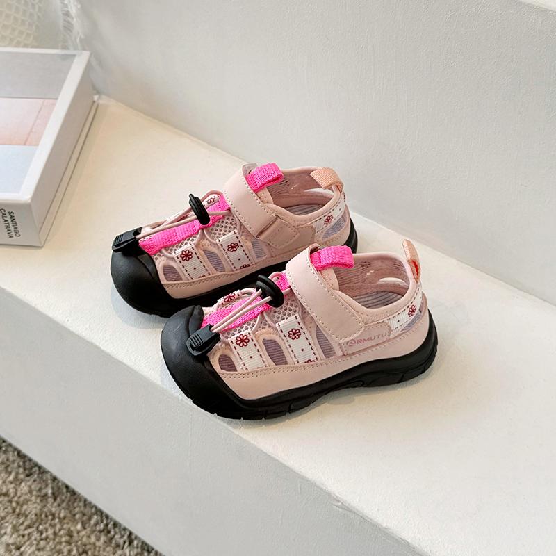 Детские спортивные сандалии Новые детские полые и дышащие повседневные кроссовки Летняя мода для мальчиков и девочек Лоскутная сетчатая пляжная обувь на плоской подошве