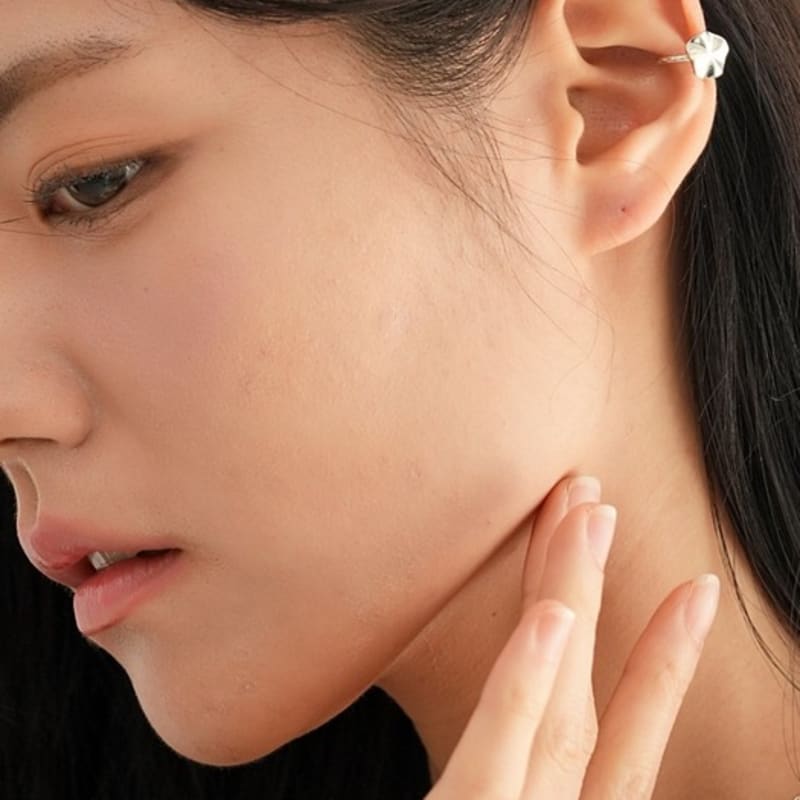 BELLOOGGI Circle wave earcuff