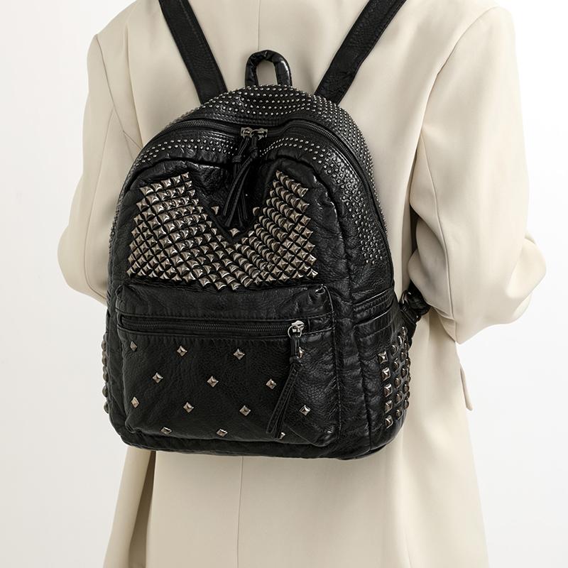 Рюкзак с заклепками Модный рюкзак в стиле панк для женщин Повседневный легкий рюкзак с деталями-шипами для ежедневных поездок, школы и путешествий