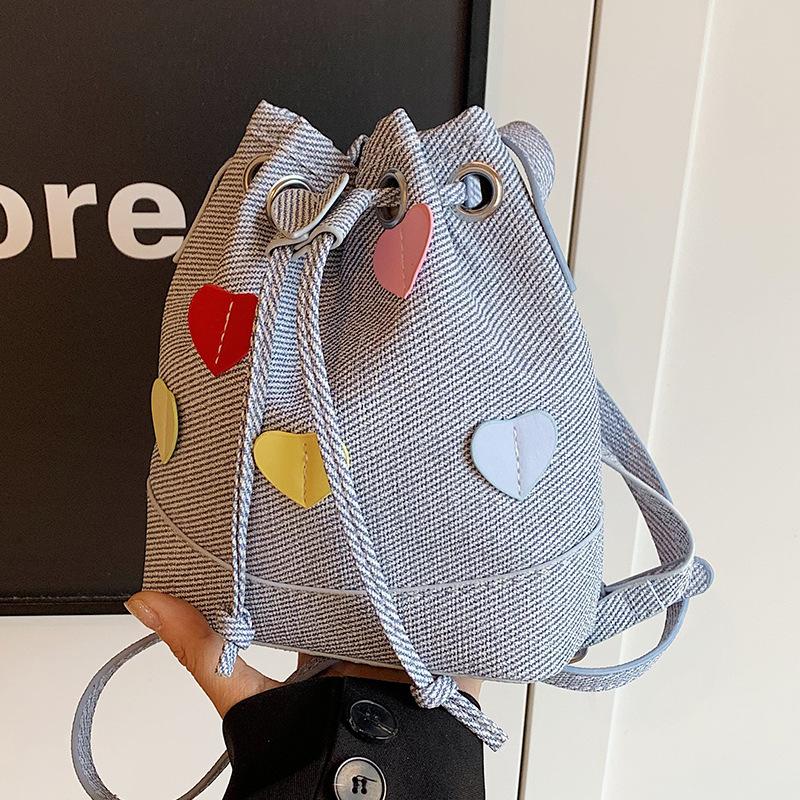 Популярные маленькие сумки для женщин, новый стиль, модная универсальная сумка через плечо для девочек, текстура, сумка-ведро через плечо