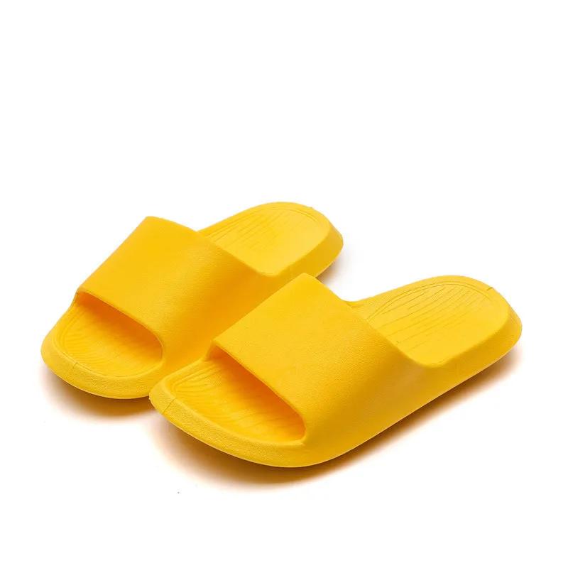 Pantuflas Милые детские тапочки Летние новые мультяшные домашние туфли для мальчиков Сандалии для ванной комнаты для девочек Тапочки Нескользящая детская обувь Шлепанцы