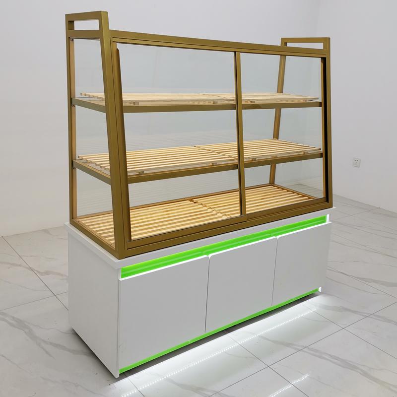 В наличии кондитерская витрина: Остров из массива дерева и кованого железа с ящиками для хлеба, выпечки и жареных продуктов