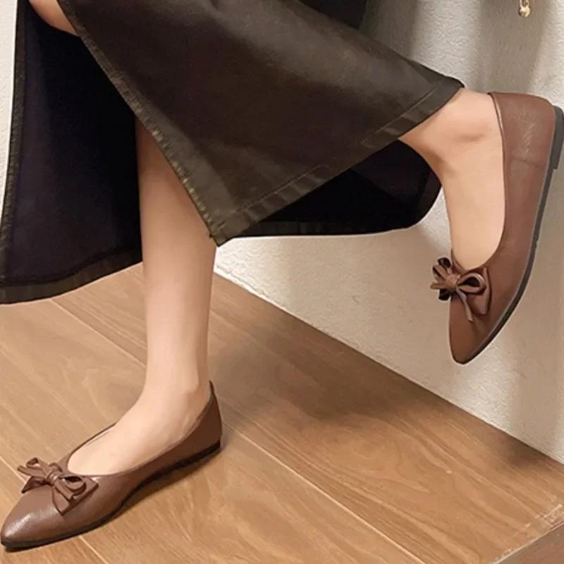 Модная женская обувь 2024 года, высококачественные женские туфли на плоской подошве, осенние туфли с острым носком, однотонные туфли с бабочкой и неглубоким воротом, повседневные туфли для женщин