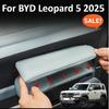 Подкладка для увеличения высоты подлокотника двери автомобиля Для BYD Leopard 5 2025 Модифицированная кожаная защитная накладка на подлокотник двери автомобиля Детали для тюнинга автомобиля