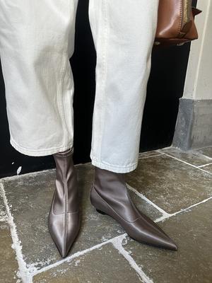 Модные шелковые женские ботильоны с острым носком зимние ботинки на плоской подошве на низком каблуке ботильоны-носки черные коричневые шампанского осенне-весенние ботинки