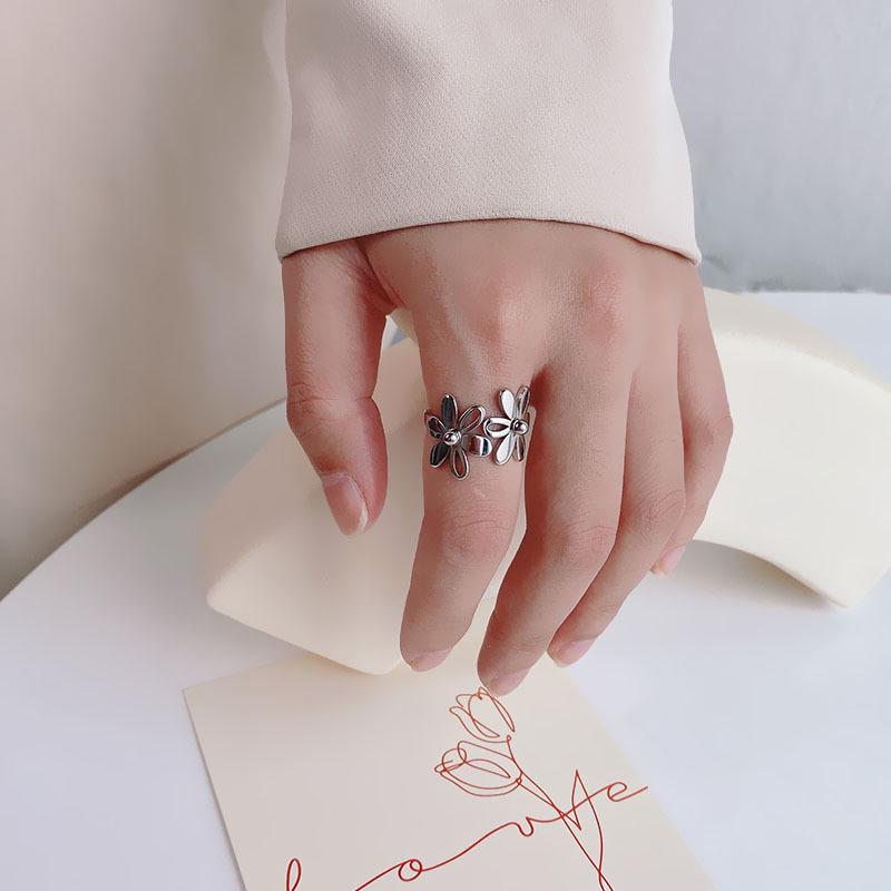 Винтажное корейское титановое стальное цветочное кольцо с открытым воротом - модный холодный стиль для женщин