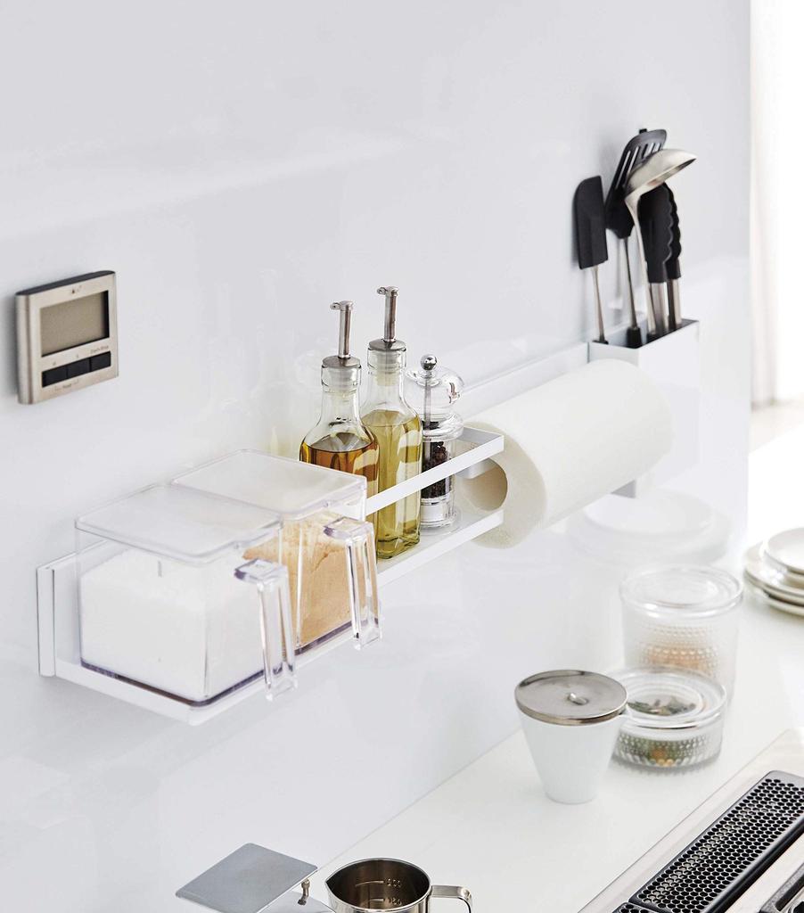 Yamazaki Jitsugyo 5104 Магнитная настенная кухонная барная стойка, широкая белая башня, настенная система хранения, магнитное крепление, прибл.. Ш84XГ1XВ7.3см