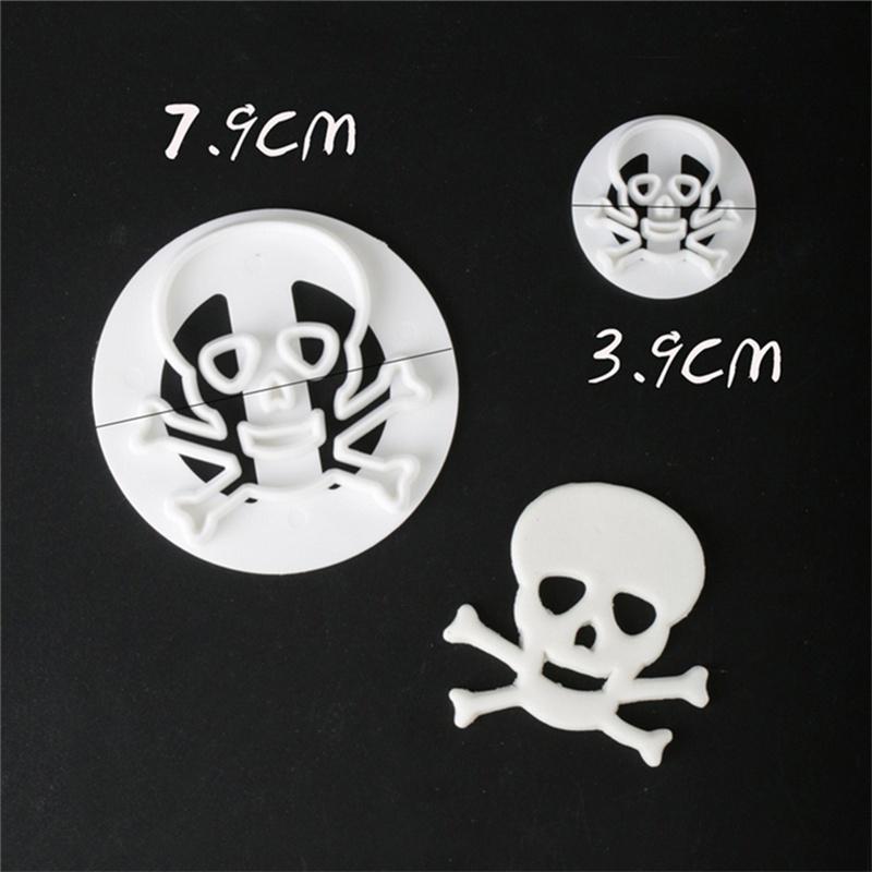 2Pcs/set Skull Shape Fondant Cake Cookie Sugarcraft Cutters Molds Tools Halloween Pirate Flag Cake D