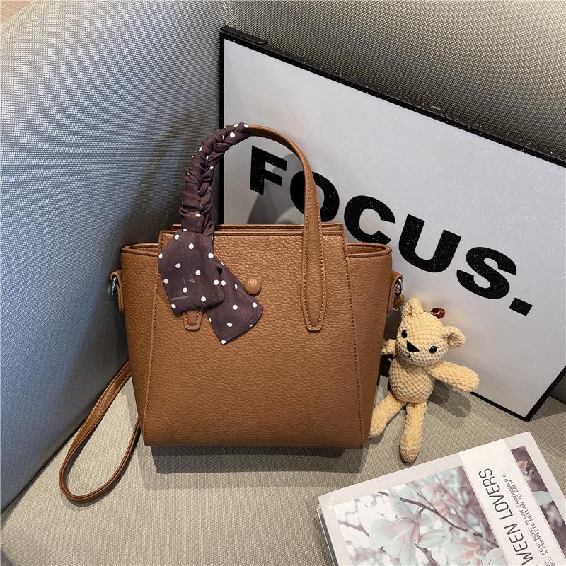 Ретро сумка женская большой вместимости 2025 новая осенне-зимняя повседневная сумка-мессенджер популярная в этом году портативная сумка-тоут