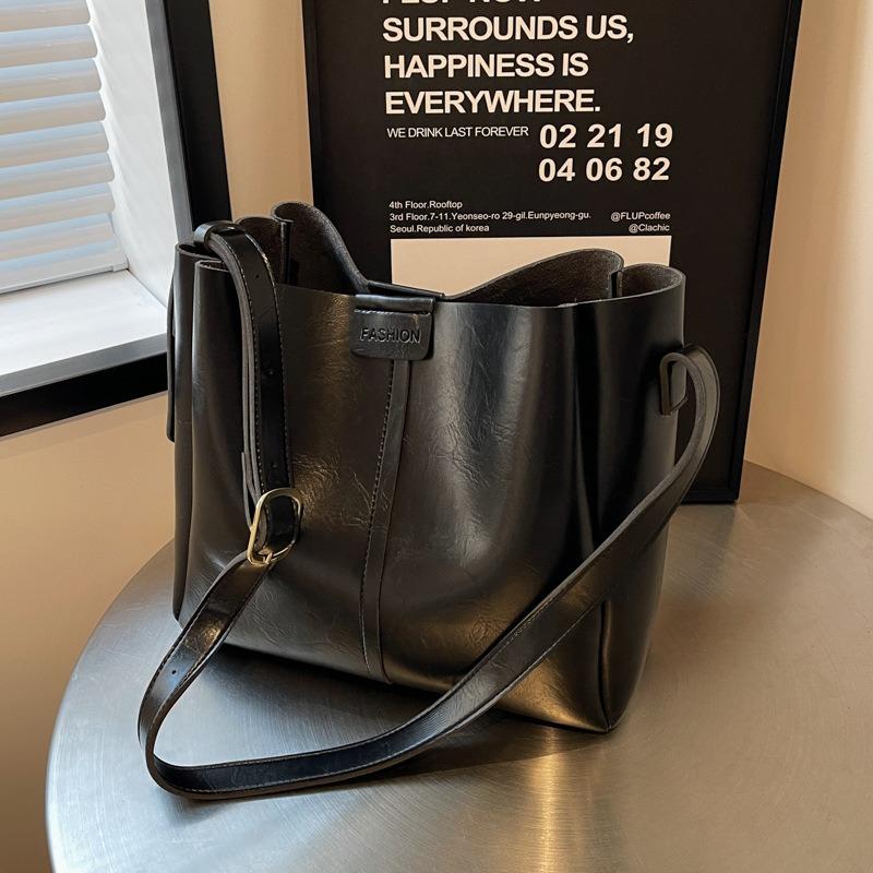 Универсальная женская кожаная сумка из искусственной кожи большой емкости для поездок на работу, новая корейская модная сумка в стиле ретро, ​​однотонная сумка на плечо