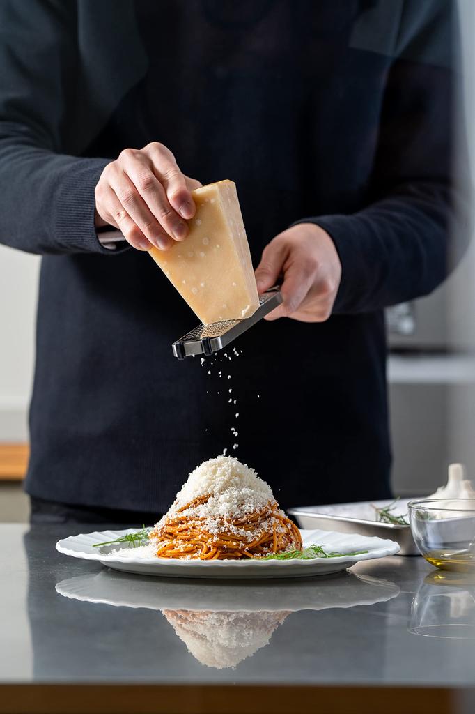 Терка для тонкой нарезки Iidaya Everoroshi Pro in Professional Stick Type Zester Grater JK06 (Сделано в Японии/Компактный/Нержавеющая сталь)