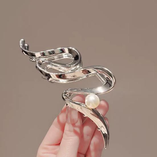 Faux Pearl Hair Claw Clip Elegant Metal Hairpin Unique Sturdy Minimalistic Hairpin for Thin Hair Half Up Hairstyles