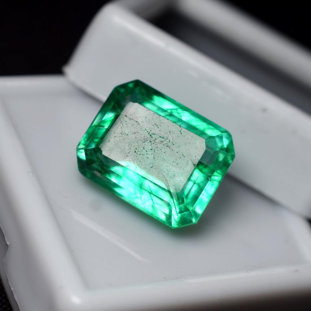 Natural Green Emerald 8.10 Ct Emerald Cut Loose Gemstone For Jewelry