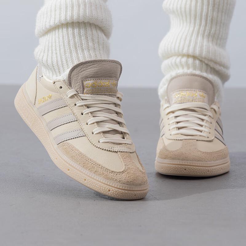 adidas Женские повседневные кроссовки IE3699