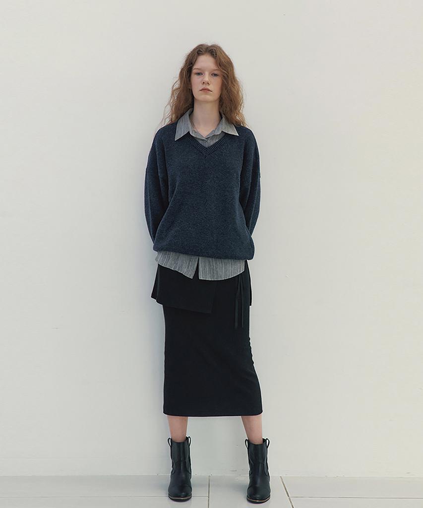 NEEV Drop Wool V-Neck Pullover (Navy)