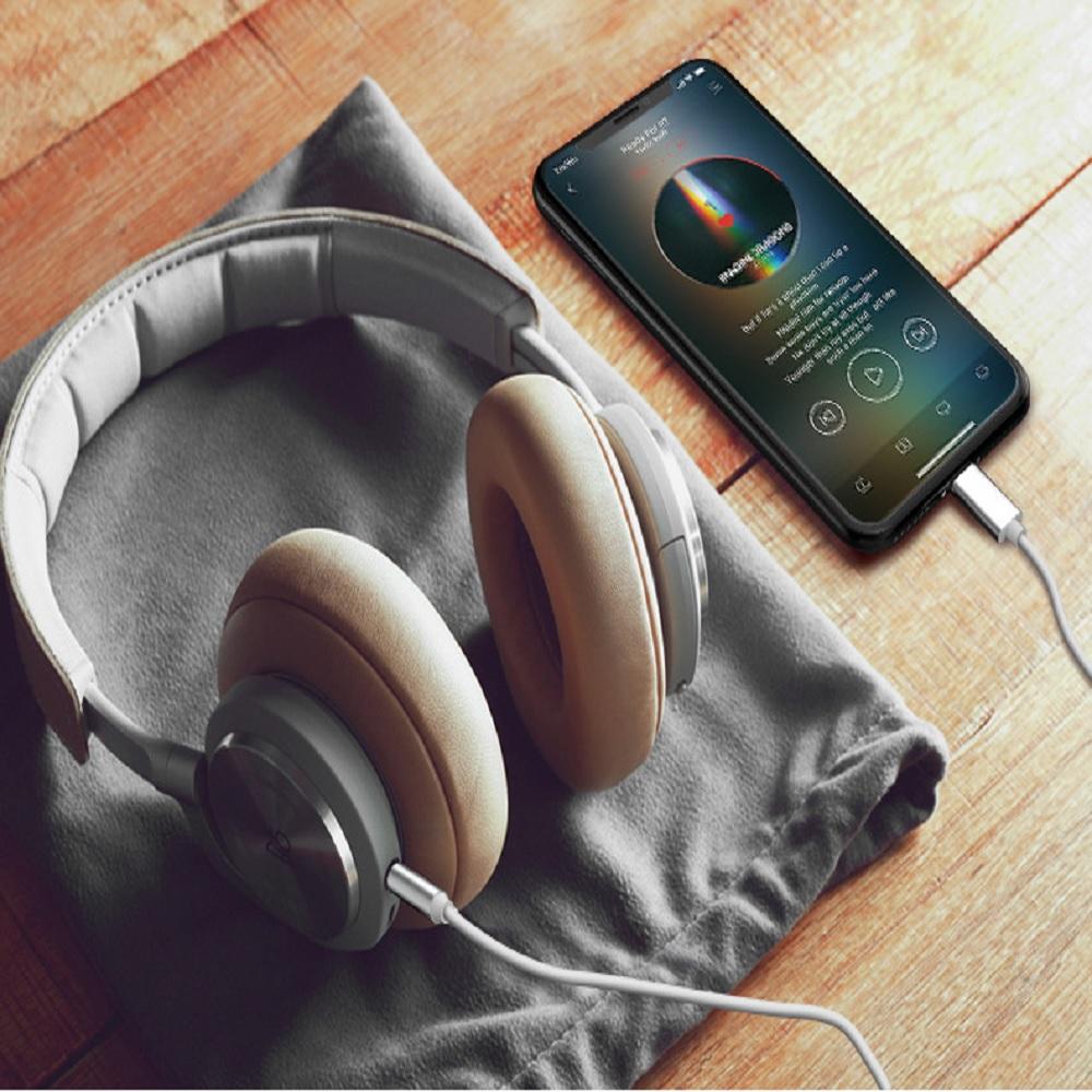 3.5mm Male Aux Audio Jack To 8-Pin Connector for iPhone Connector Stereo Audio Cable 1M