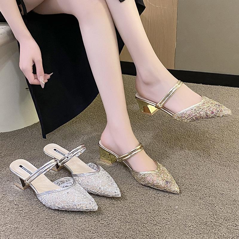 Шлепанцы большого размера женские 2025 лето новая мода полые высокий каблук острый носок сумка голова два способа носки женские крутые шлепанцы