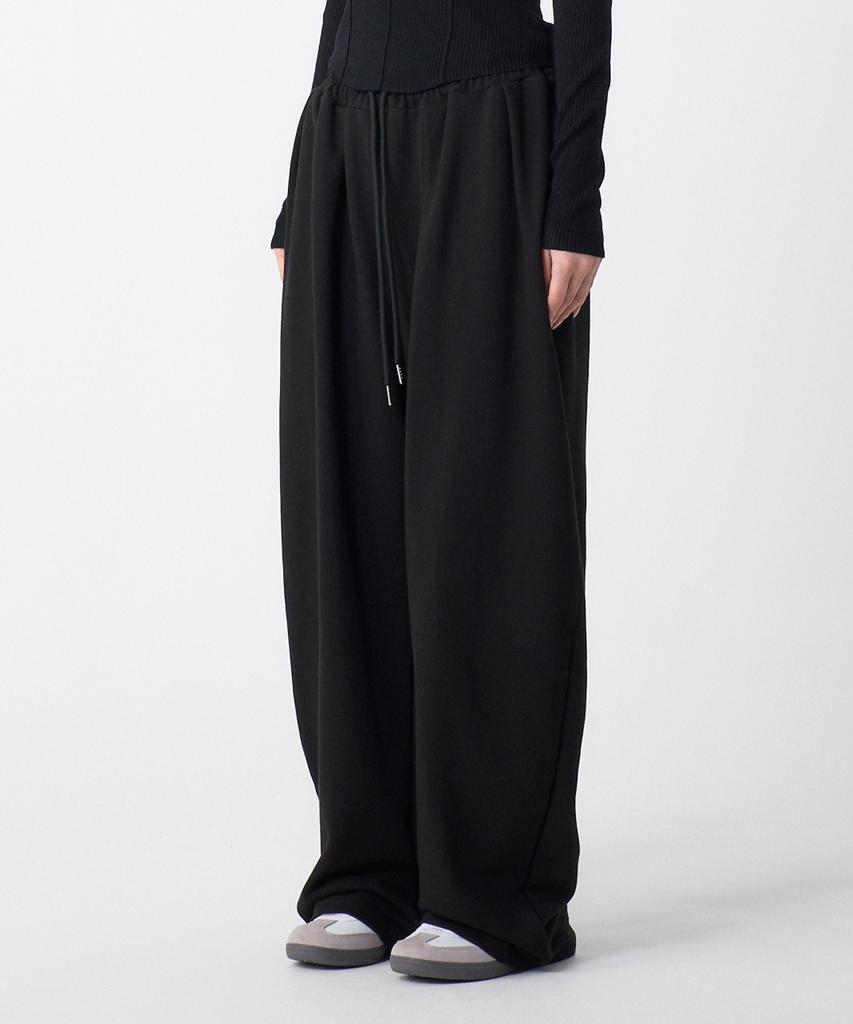 UNKNOWN PLANET Double-Pleated Wide Curved Sweatpants Black