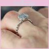 Изысканное геометрическое кольцо с топазом элегантного платинового цвета для женщин, идеально для любительниц моды