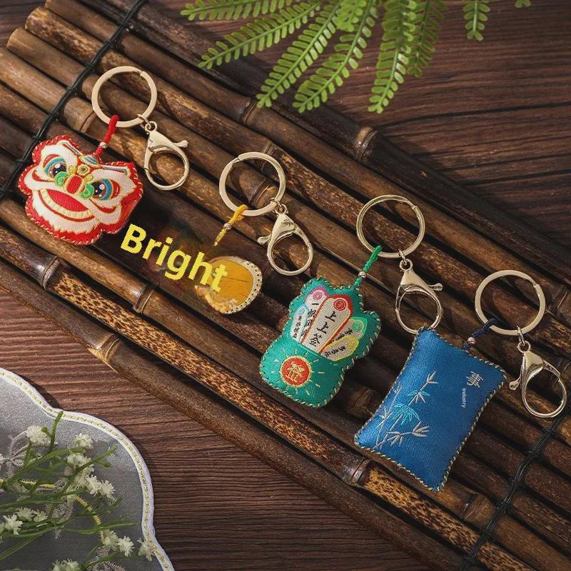 Брелок-саше в китайском стиле «Праздник драконьих лодок»: Подвеска «Мир и благословение»