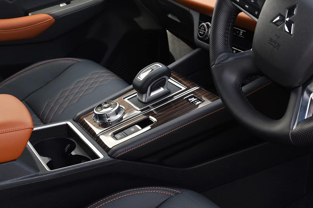 SecondStage Mitsubishi Outlander GN0W OUTLANDER Панель переключения передач в стиле черного дерева B027BCW