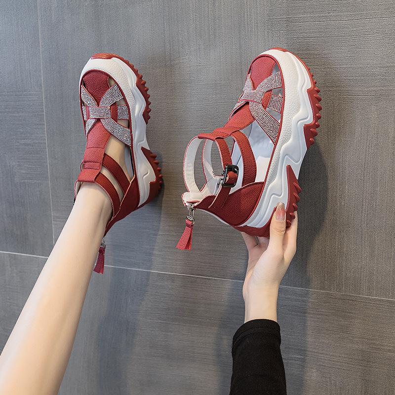 Универсальные сандалии с толстой подошвой, удобные, с вырезами, 2024, новые, модные, мягкие, клейкие, простые, дышащие, летние, повседневные туфли