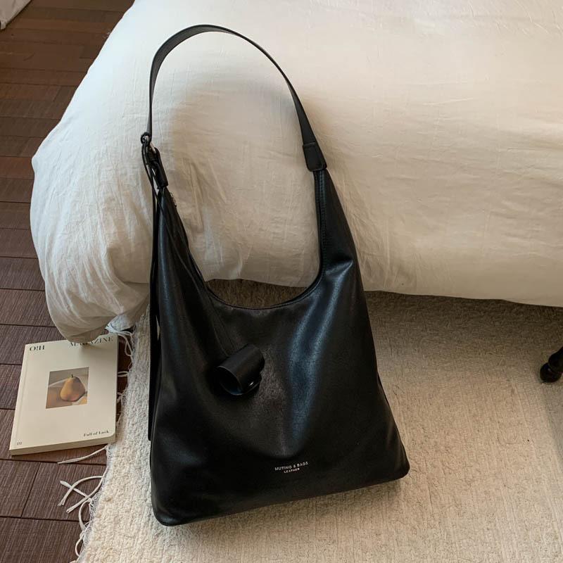 Осенне-зимняя ретро сумка-тоут большой вместимости женская 2025 новая модная наплечная сумка модная сумка для поездок на работу