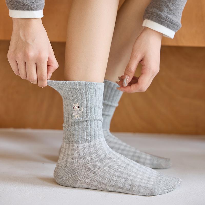 Kitten Embroidery Cartoon Plaid Mid-Calf Women's Socks - Preppy Style Japanese Checkered Stripes for Autumn/Winter