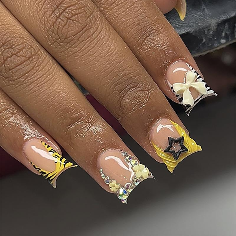 24Pcs Short Square Press On Nails White Rhinestone Flower French Tip Full Cover Reusable Fake Nail Tips