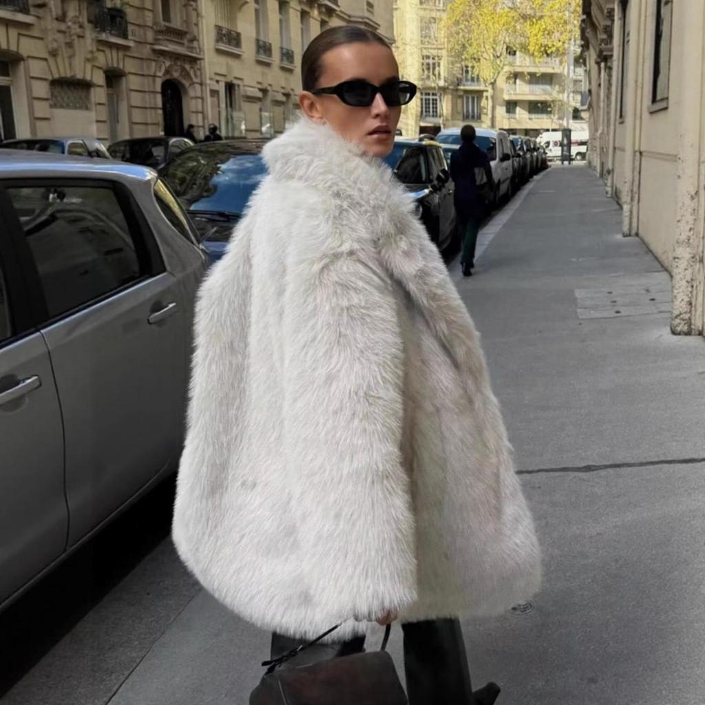 Экологичное женское пальто средней длины из искусственного меха - Теплая пушистая зимняя куртка