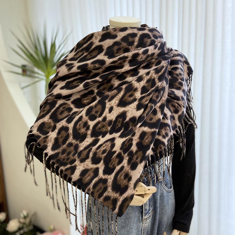Leopard Print Scarf For Women In Autumn And Winter, Classic Thick Imitation Cashmere Print Tassel Shawl, Versatile European And American Warm Scarf