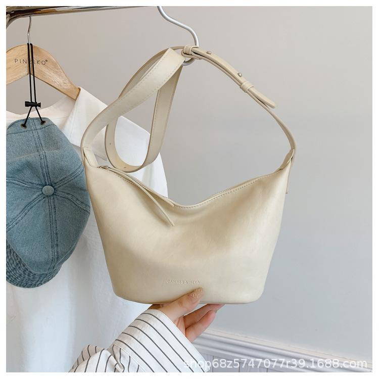 2025 Casual Large Capacity Underarm Bag New Lightweight Simple Crossbody Bag Fashionable Commuter Shoulder Tote Bag