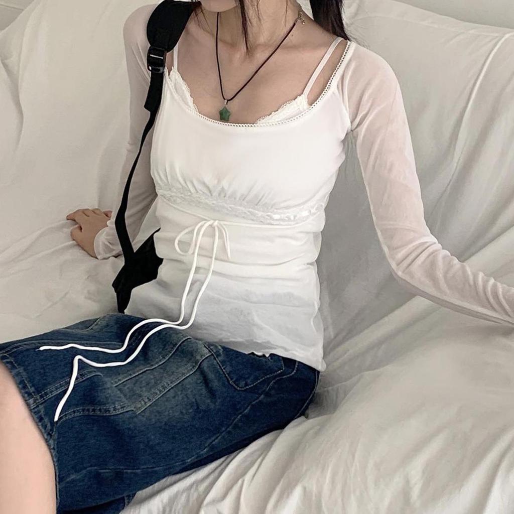 Стильный женский белый комплект из двух предметов с сетчатыми вставками, пэчворком и отделкой воланами, с прозрачным топом с длинным рукавом