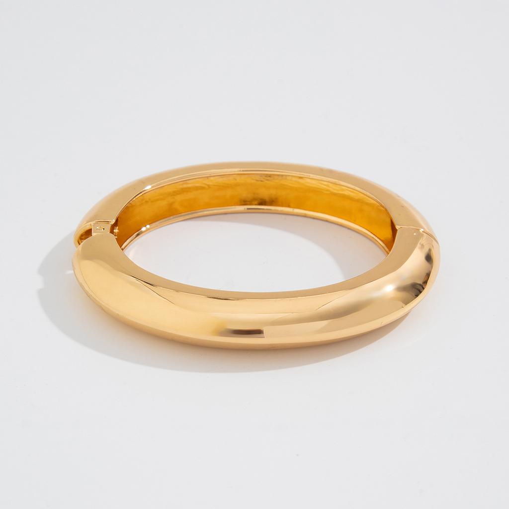 Преувеличенная Металлическая Текстура Граненая Поверхность Широкий Браслет Дизайн Браслета Геометрический Неправильный Браслет Женский