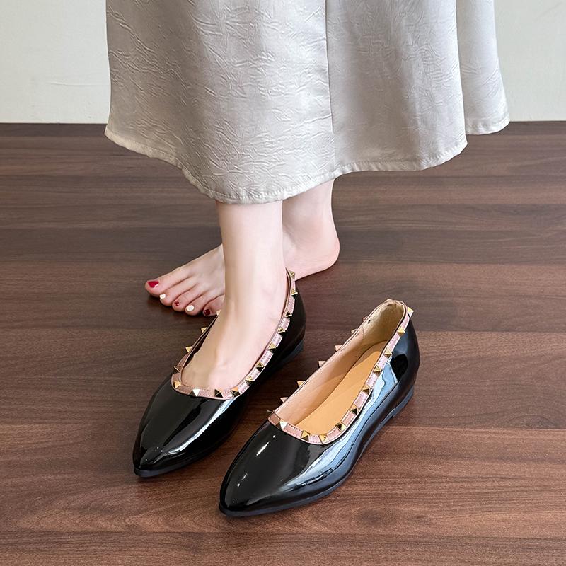 Модные туфли на скрытой платформе 5 см, с заклепками, с вырезом, телесного цвета, с острым носком, из мягкой лакированной кожи, одинарные, в французском стиле, для женщин