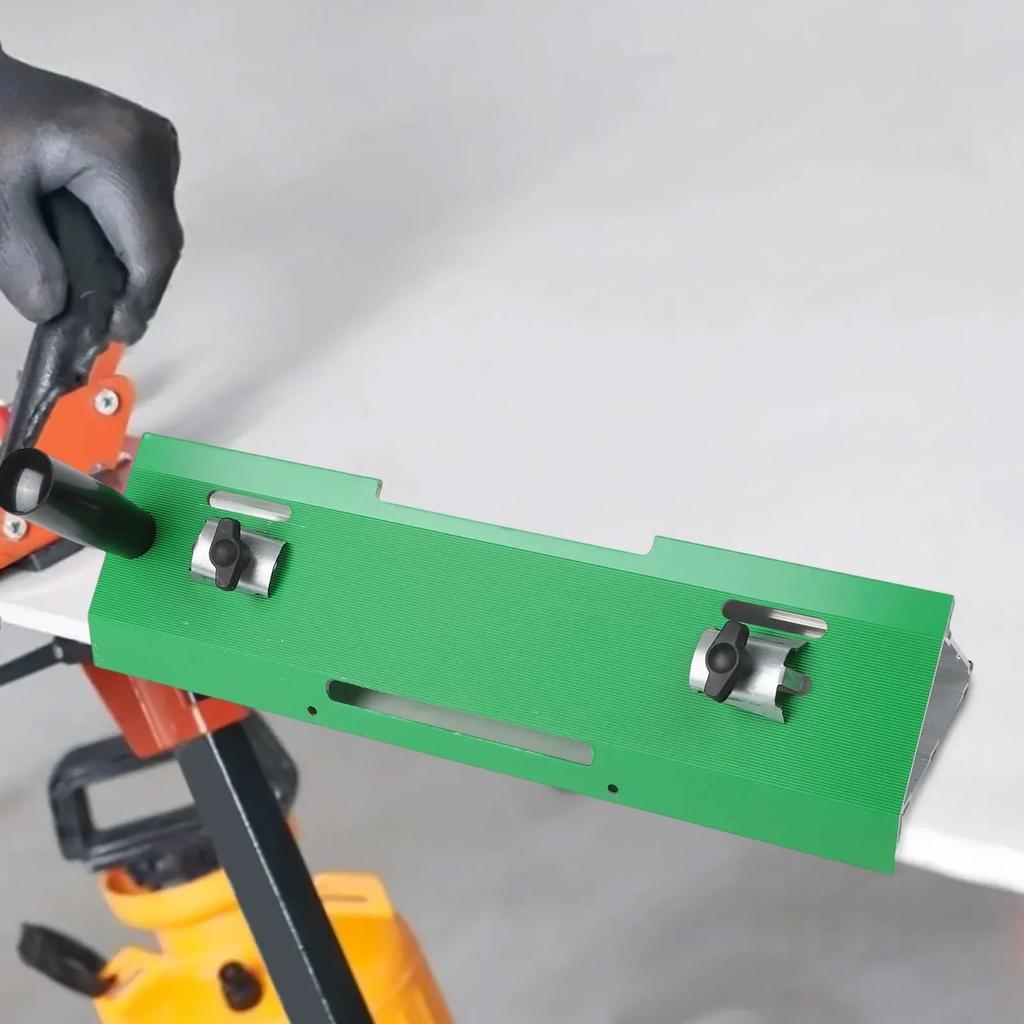 Многофункциональный инструмент для снятия фаски плитки. Особенности: стандартное резание под углом 45 градусов и простая установка со съемным винтом.