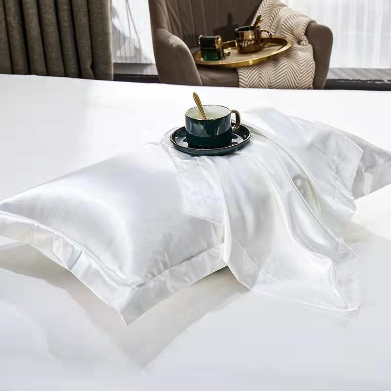 Luxurious Mulberry Silk Pillowcase - Soft, Breathable, Smooth, and Beauty-Enhancing High-Value Pillow Cover.