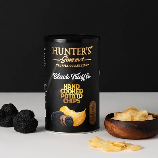 Чипсы картофельные с черным трюфелем Hunters 150г Черный / Белый